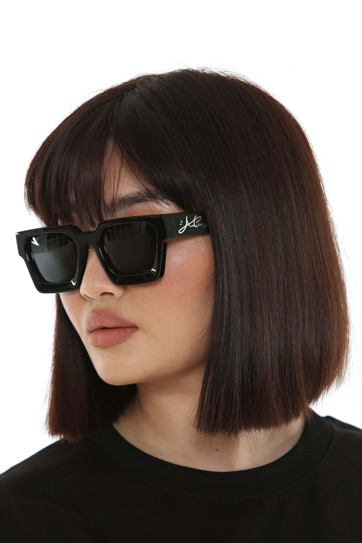 CLASSIC BLACK SUNGLASSES